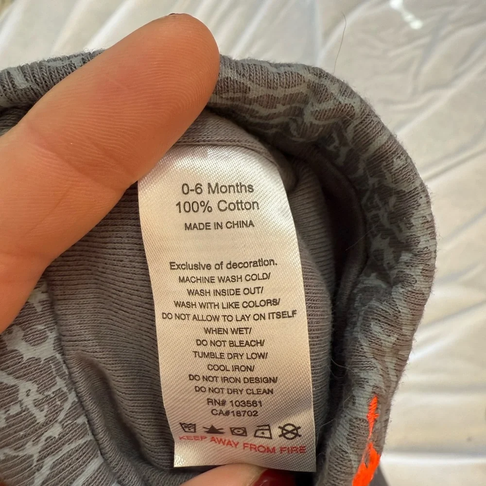 257 NWOT Jordan Baby Beanie Hat 0-6 Months Gray Orange Jumpman Cotton
